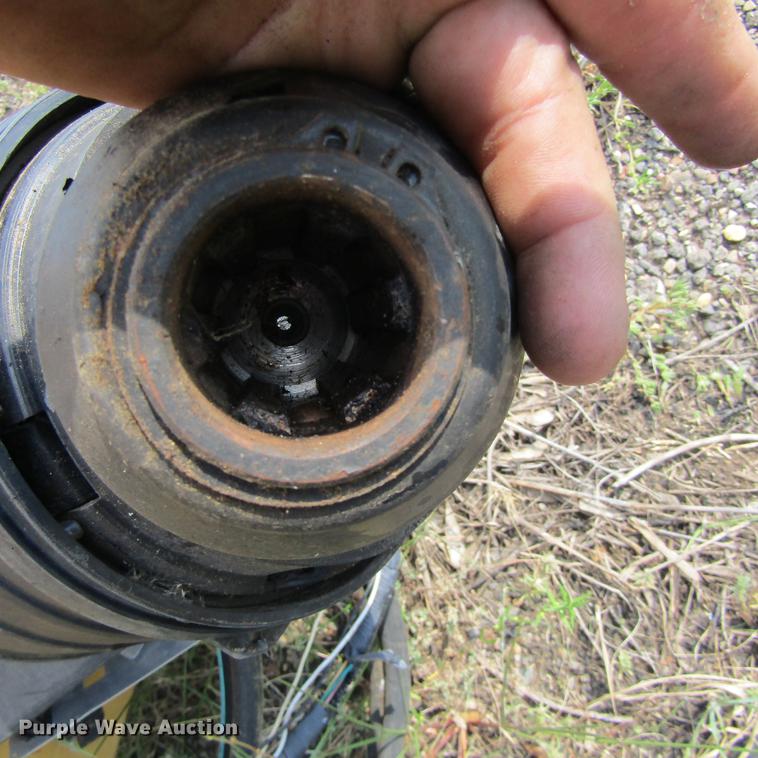 image for item DC0057 2004 Vermeer Top Gun bale shredder