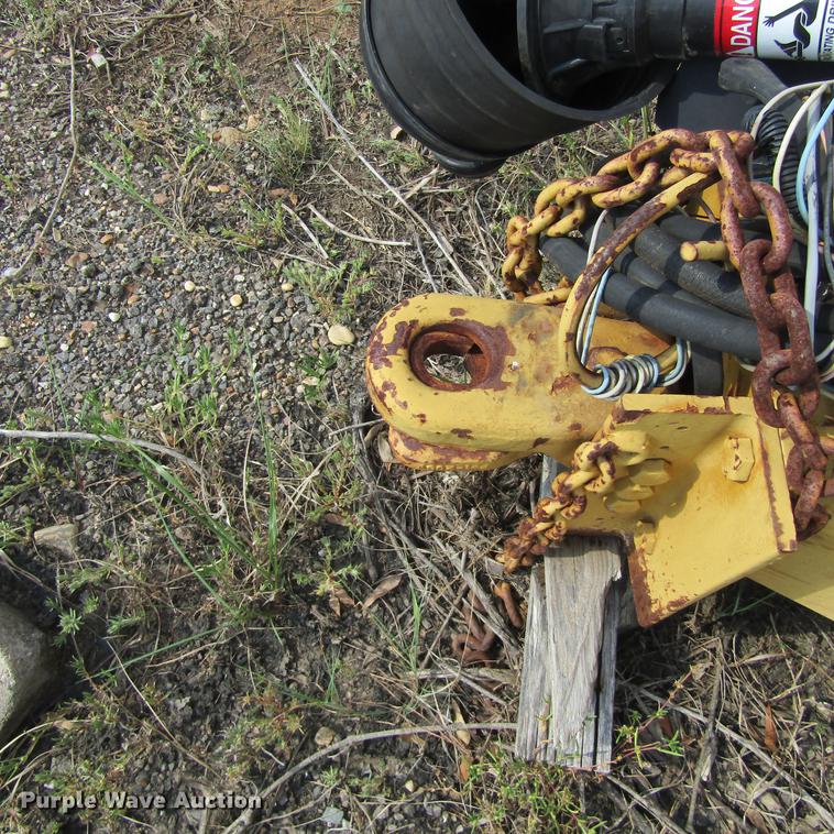 image for item DC0057 2004 Vermeer Top Gun bale shredder