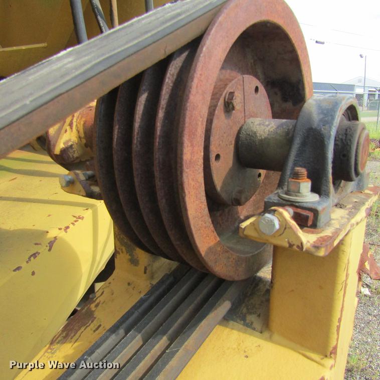 image for item DC0057 2004 Vermeer Top Gun bale shredder