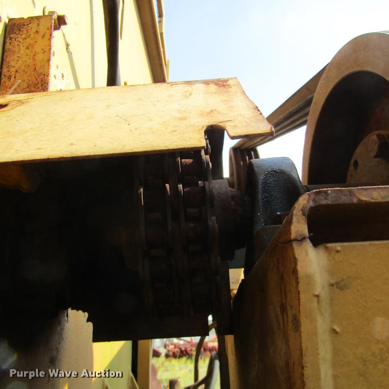 image for item DC0057 2004 Vermeer Top Gun bale shredder