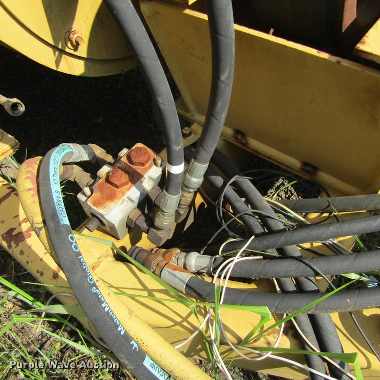 image for item DC0057 2004 Vermeer Top Gun bale shredder