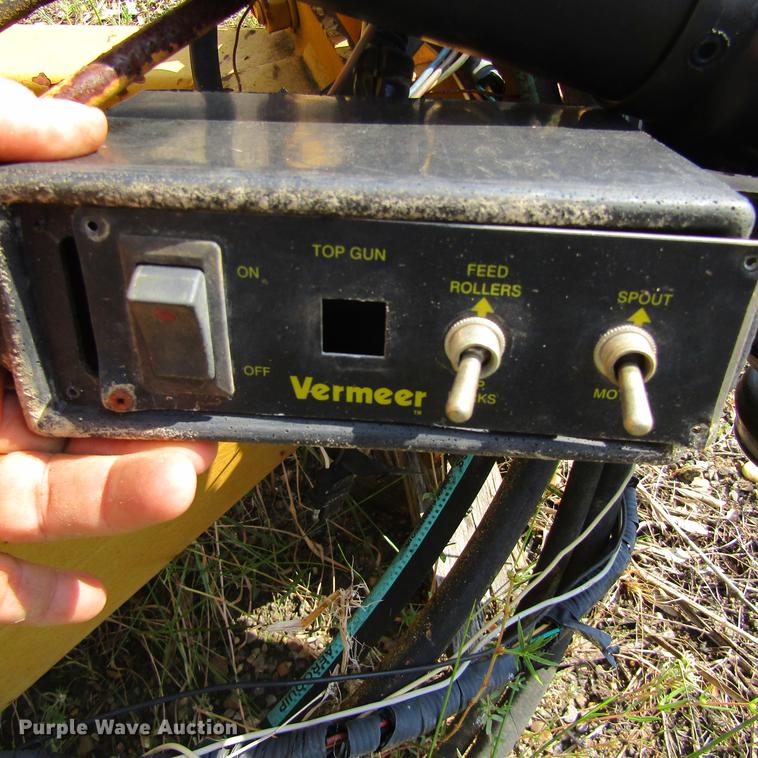 image for item DC0057 2004 Vermeer Top Gun bale shredder