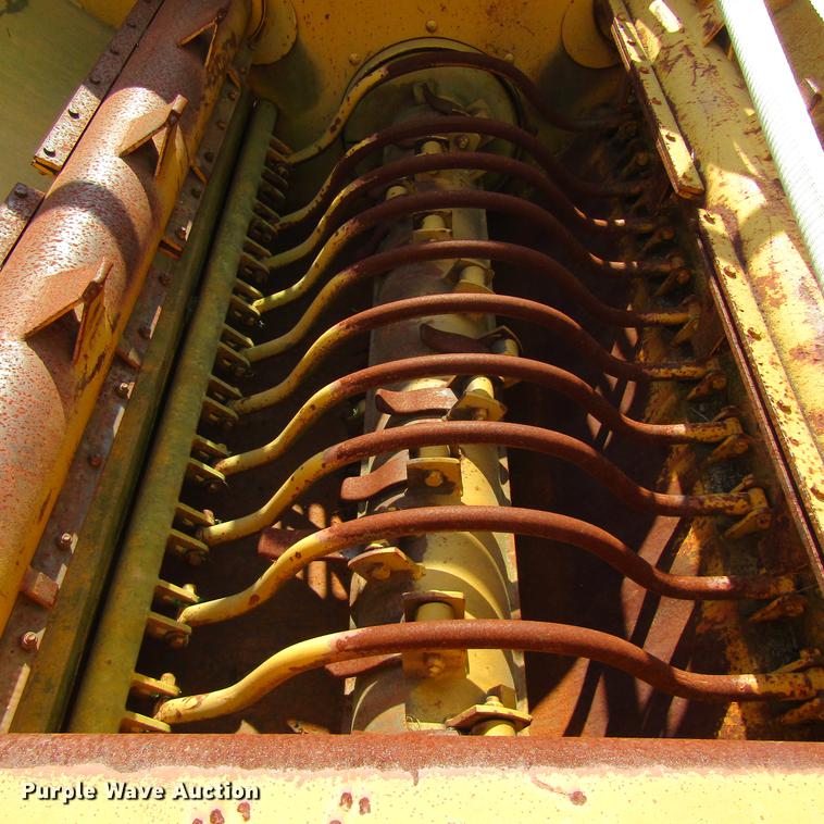 image for item DC0057 2004 Vermeer Top Gun bale shredder