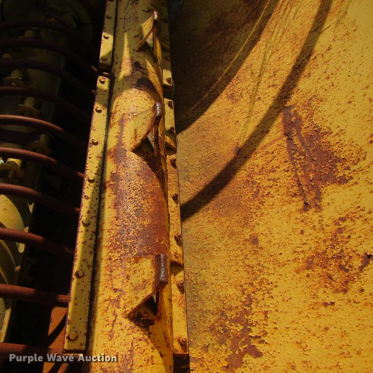 image for item DC0057 2004 Vermeer Top Gun bale shredder