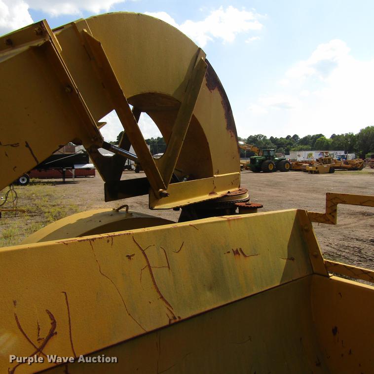 image for item DC0057 2004 Vermeer Top Gun bale shredder