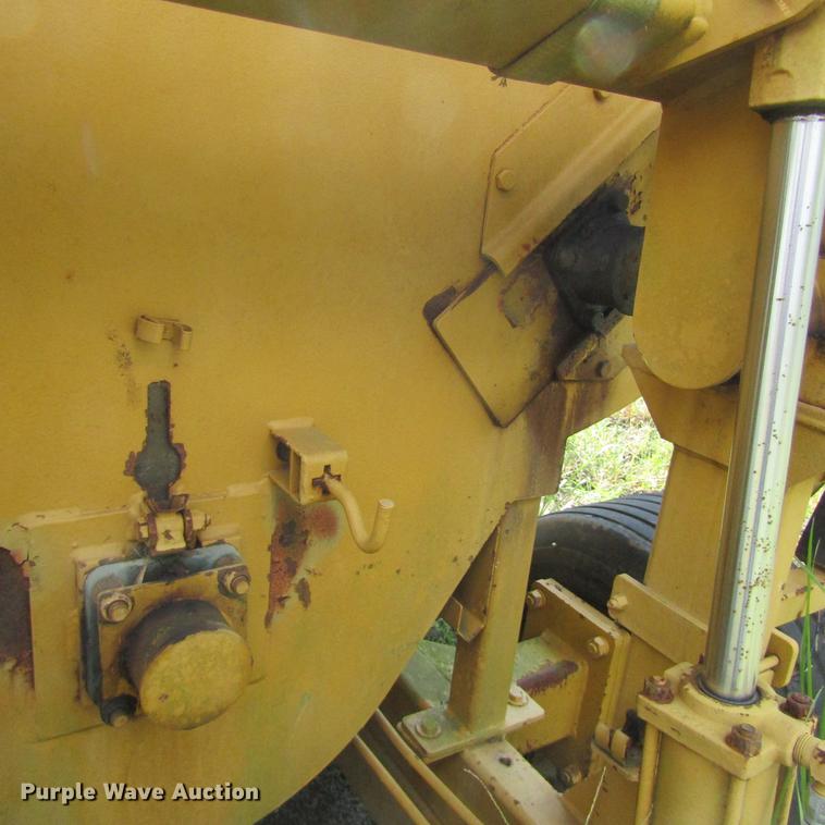 image for item DC0057 2004 Vermeer Top Gun bale shredder