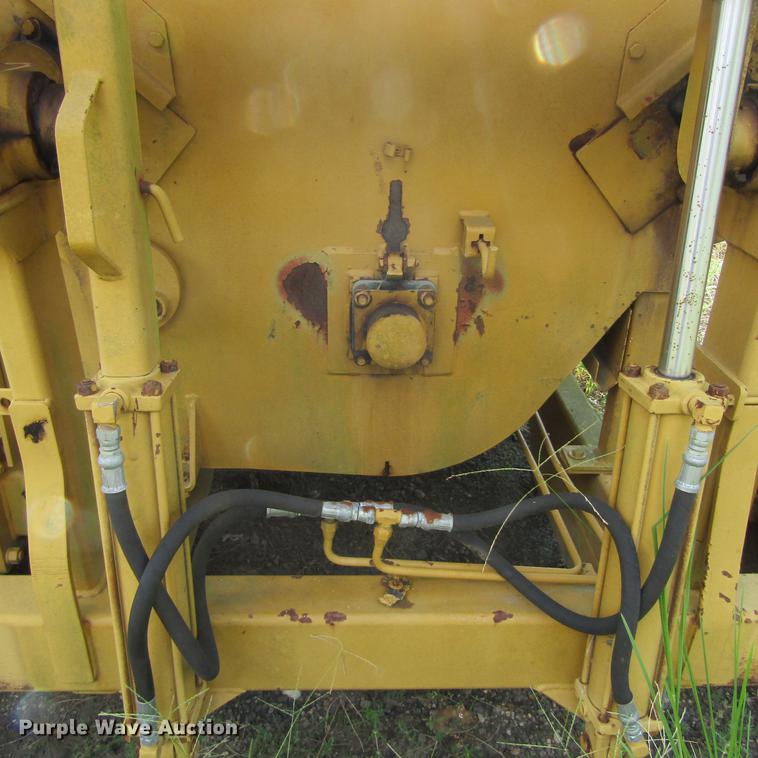 image for item DC0057 2004 Vermeer Top Gun bale shredder