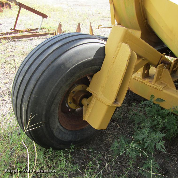 image for item DC0057 2004 Vermeer Top Gun bale shredder