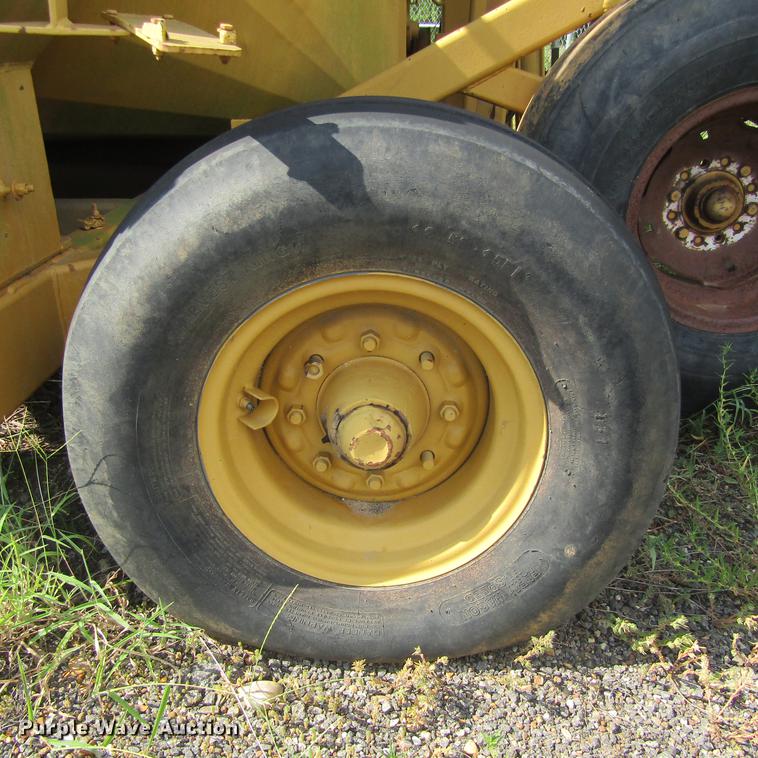 image for item DC0057 2004 Vermeer Top Gun bale shredder