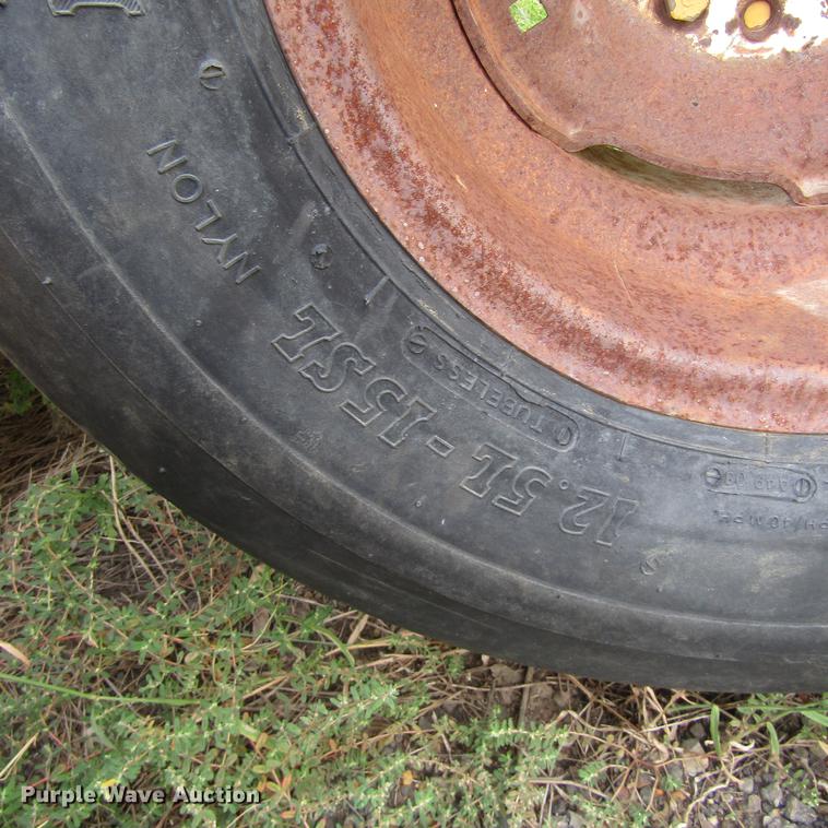 image for item DC0057 2004 Vermeer Top Gun bale shredder