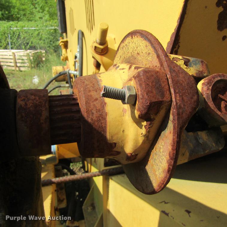 image for item DC0057 2004 Vermeer Top Gun bale shredder