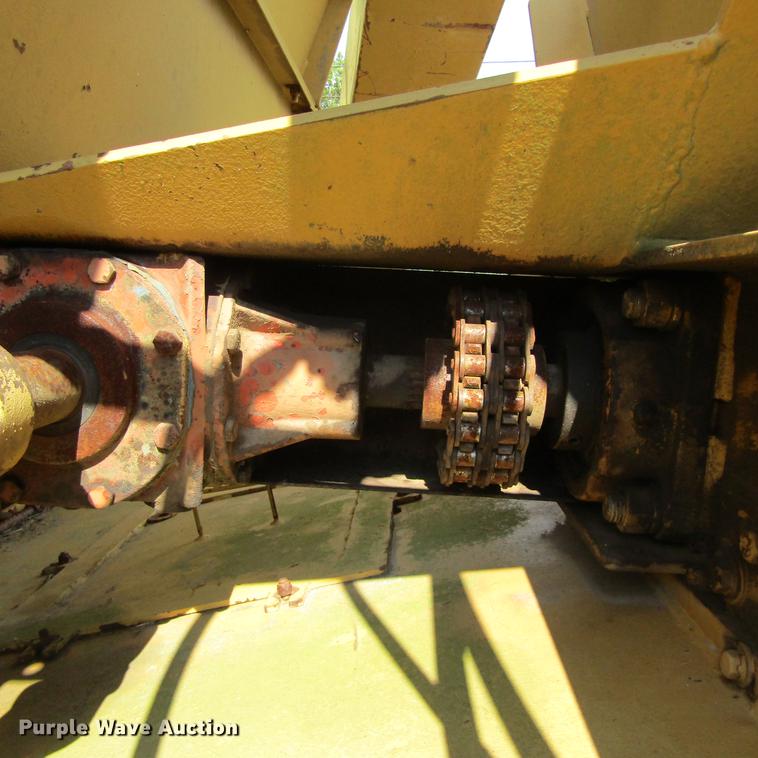 image for item DC0057 2004 Vermeer Top Gun bale shredder