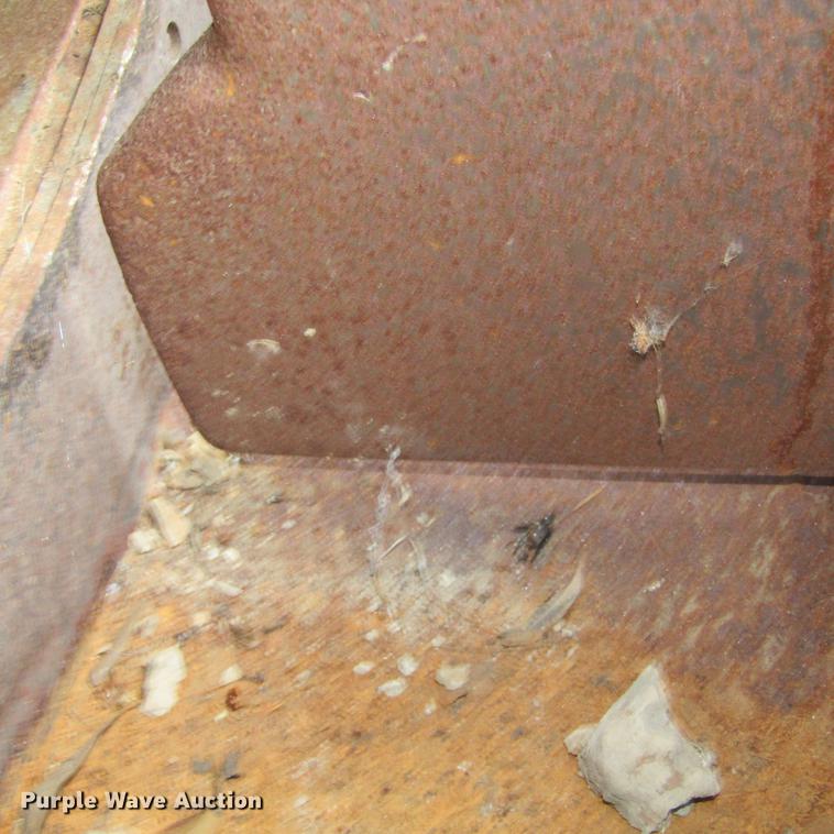 image for item DC0057 2004 Vermeer Top Gun bale shredder