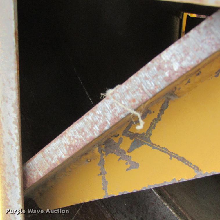 image for item DC0057 2004 Vermeer Top Gun bale shredder