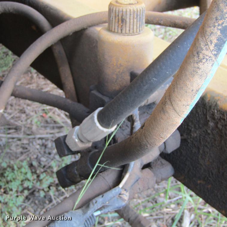 image for item DC0057 2004 Vermeer Top Gun bale shredder