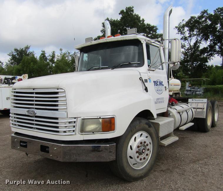 image for item DC0061 1995 Ford LTL 9000 semi truck