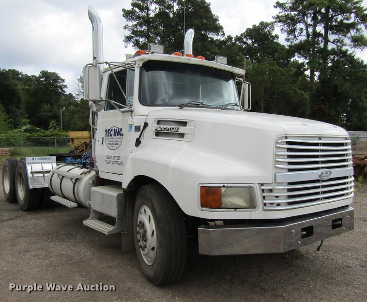 image for item DC0061 1995 Ford LTL 9000 semi truck