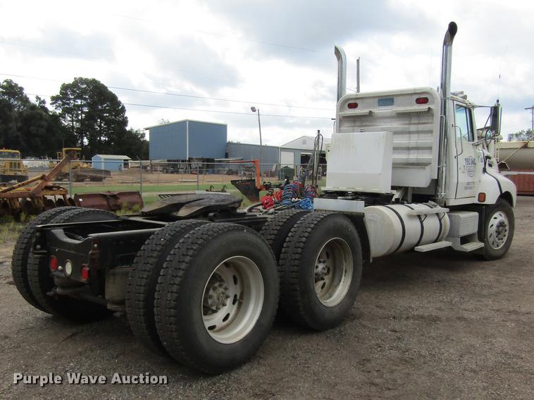 image for item DC0061 1995 Ford LTL 9000 semi truck