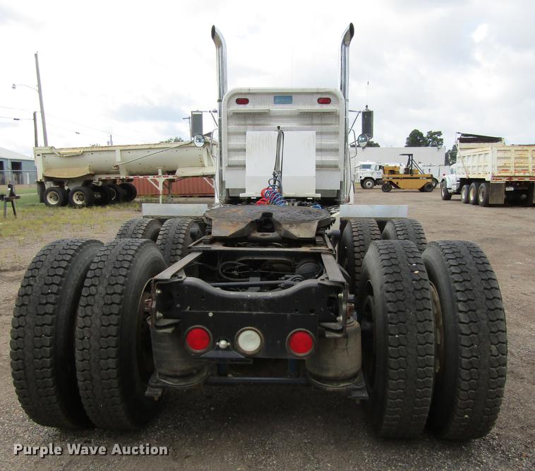 image for item DC0061 1995 Ford LTL 9000 semi truck