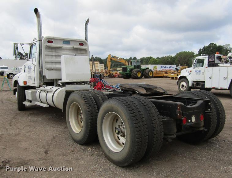 image for item DC0061 1995 Ford LTL 9000 semi truck