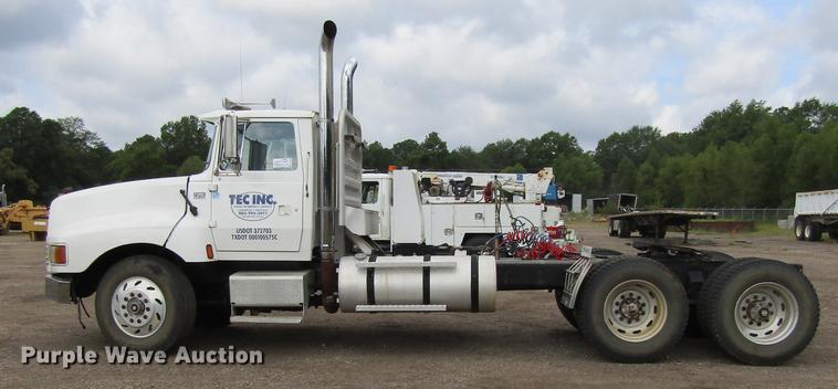 image for item DC0061 1995 Ford LTL 9000 semi truck