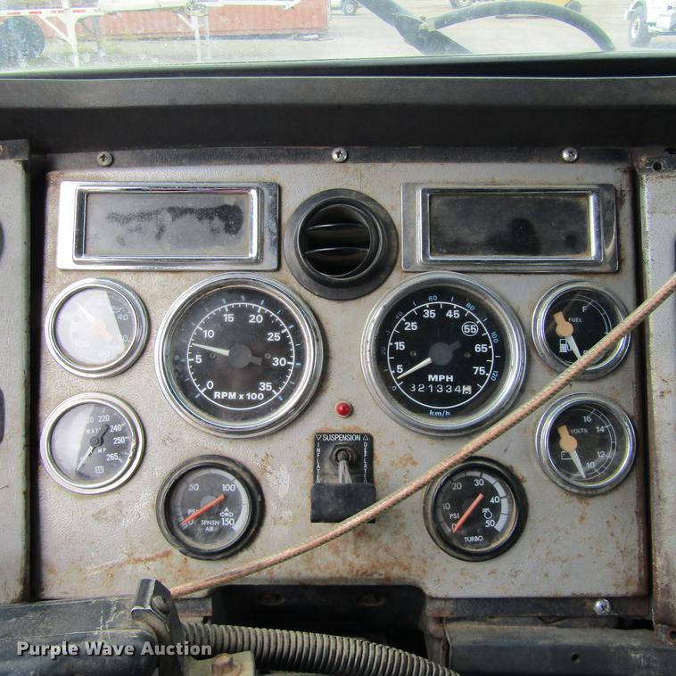 image for item DC0061 1995 Ford LTL 9000 semi truck