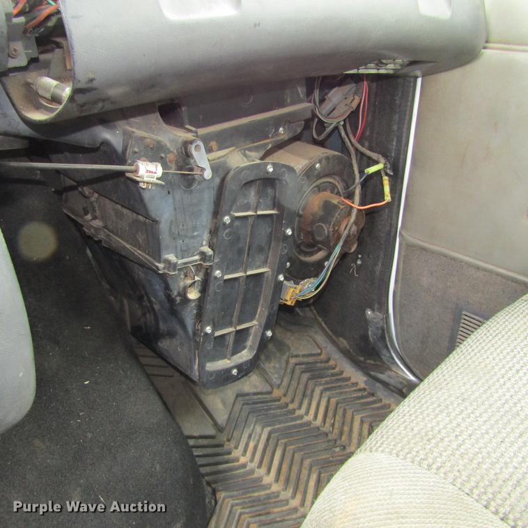 image for item DC0061 1995 Ford LTL 9000 semi truck