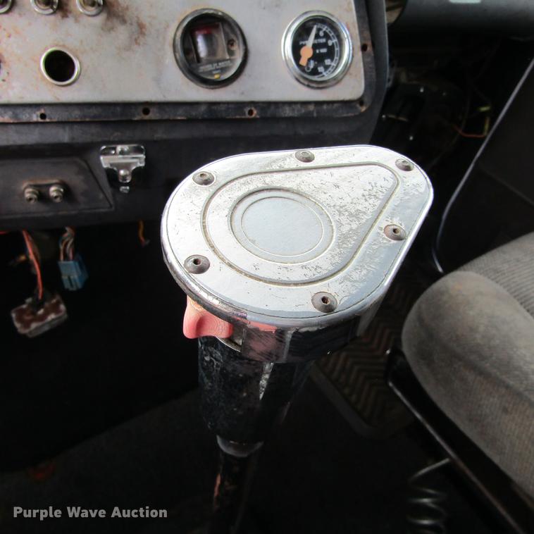 image for item DC0061 1995 Ford LTL 9000 semi truck