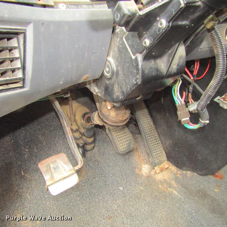 image for item DC0061 1995 Ford LTL 9000 semi truck