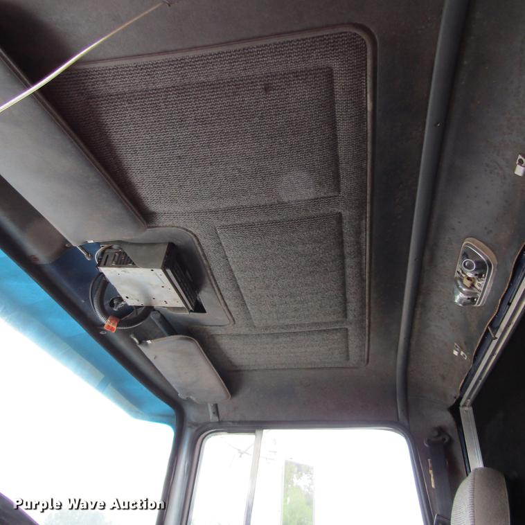 image for item DC0061 1995 Ford LTL 9000 semi truck