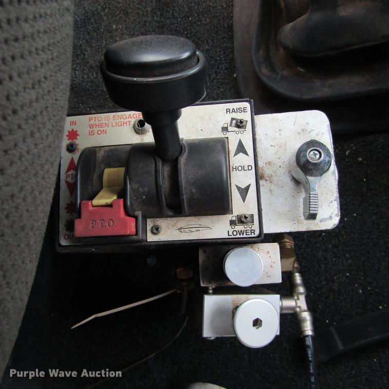 image for item DC0061 1995 Ford LTL 9000 semi truck