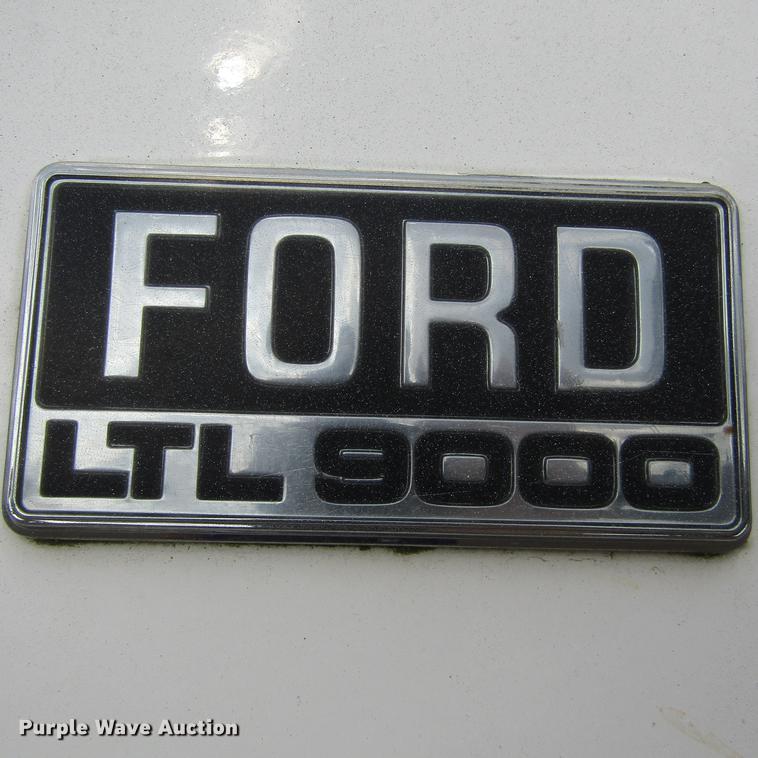 image for item DC0061 1995 Ford LTL 9000 semi truck