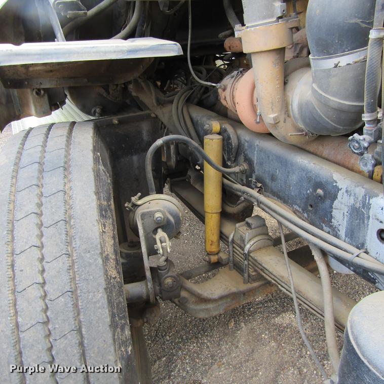 image for item DC0061 1995 Ford LTL 9000 semi truck