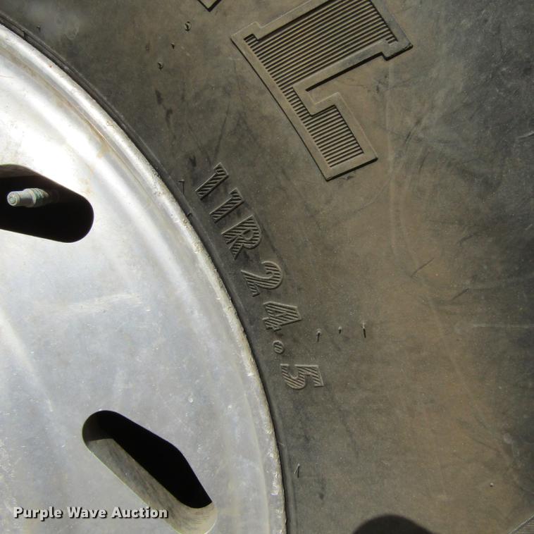 image for item DC0061 1995 Ford LTL 9000 semi truck