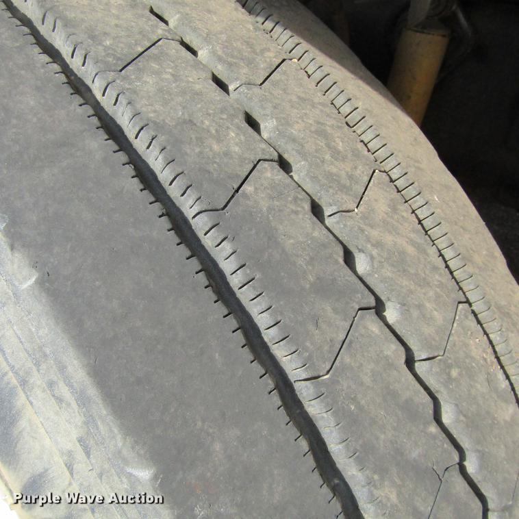 image for item DC0061 1995 Ford LTL 9000 semi truck