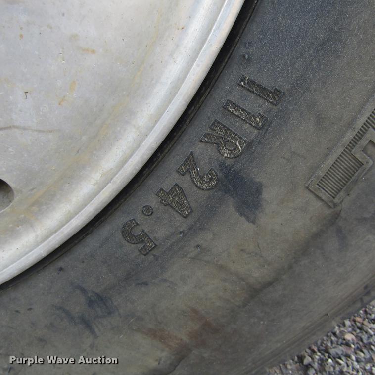 image for item DC0061 1995 Ford LTL 9000 semi truck