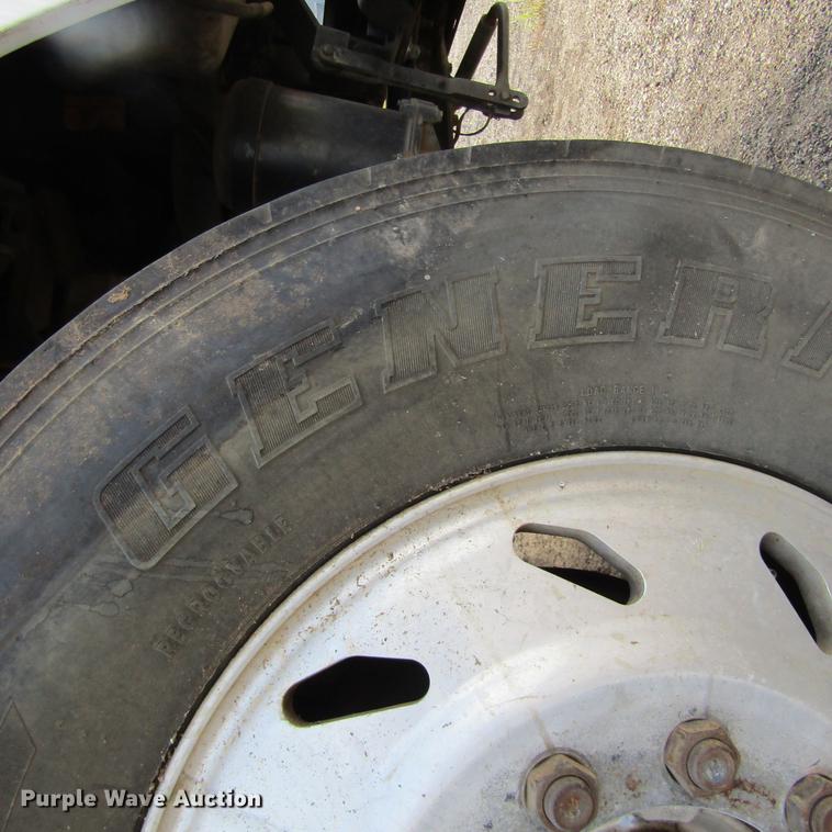 image for item DC0061 1995 Ford LTL 9000 semi truck