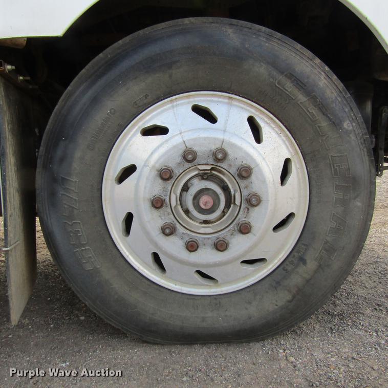 image for item DC0061 1995 Ford LTL 9000 semi truck