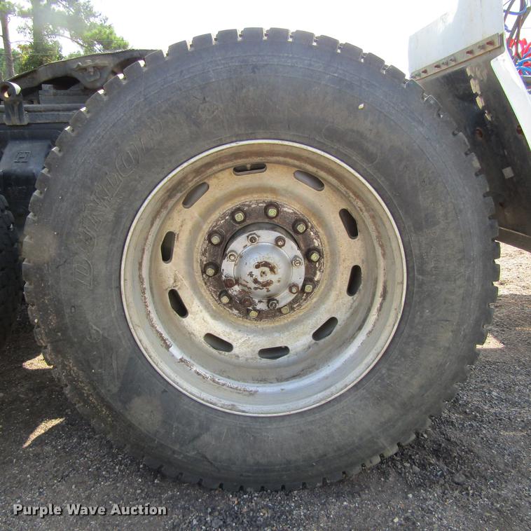 image for item DC0061 1995 Ford LTL 9000 semi truck