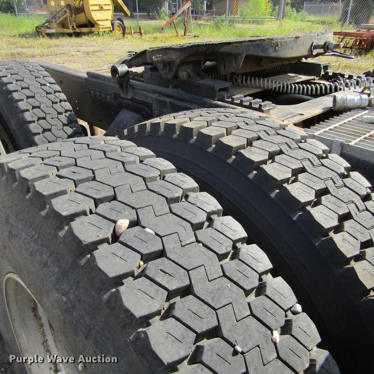 image for item DC0061 1995 Ford LTL 9000 semi truck