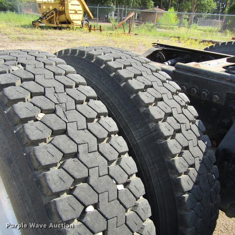 image for item DC0061 1995 Ford LTL 9000 semi truck