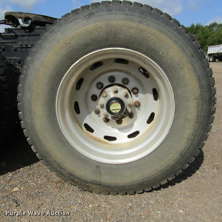 image for item DC0061 1995 Ford LTL 9000 semi truck