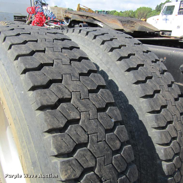 image for item DC0061 1995 Ford LTL 9000 semi truck