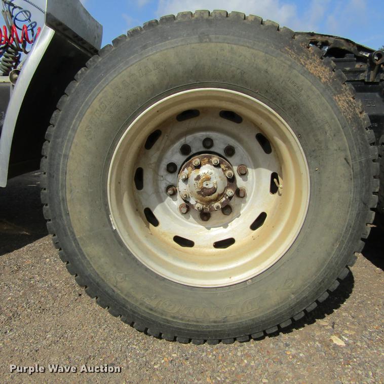 image for item DC0061 1995 Ford LTL 9000 semi truck