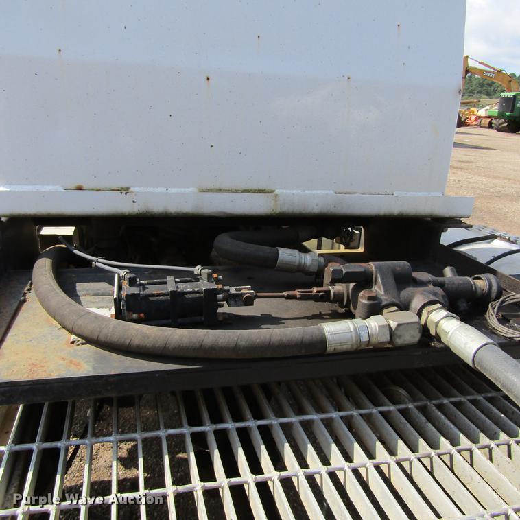 image for item DC0061 1995 Ford LTL 9000 semi truck