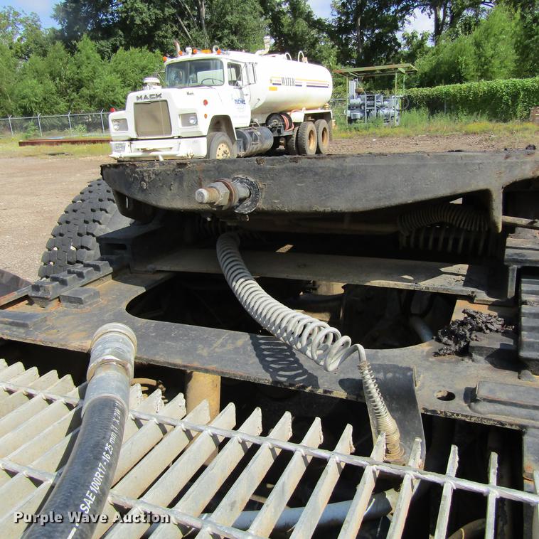 image for item DC0061 1995 Ford LTL 9000 semi truck