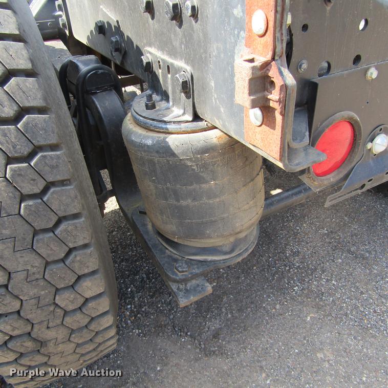 image for item DC0061 1995 Ford LTL 9000 semi truck