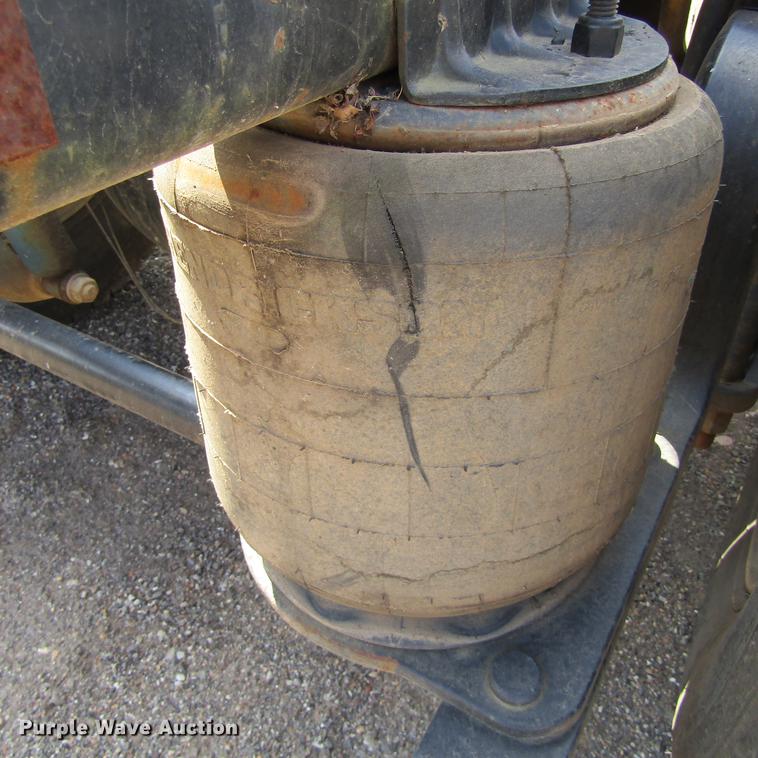 image for item DC0061 1995 Ford LTL 9000 semi truck