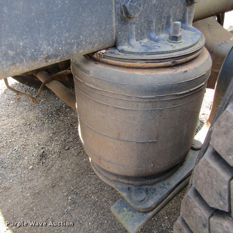 image for item DC0061 1995 Ford LTL 9000 semi truck