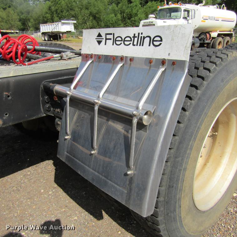 image for item DC0061 1995 Ford LTL 9000 semi truck